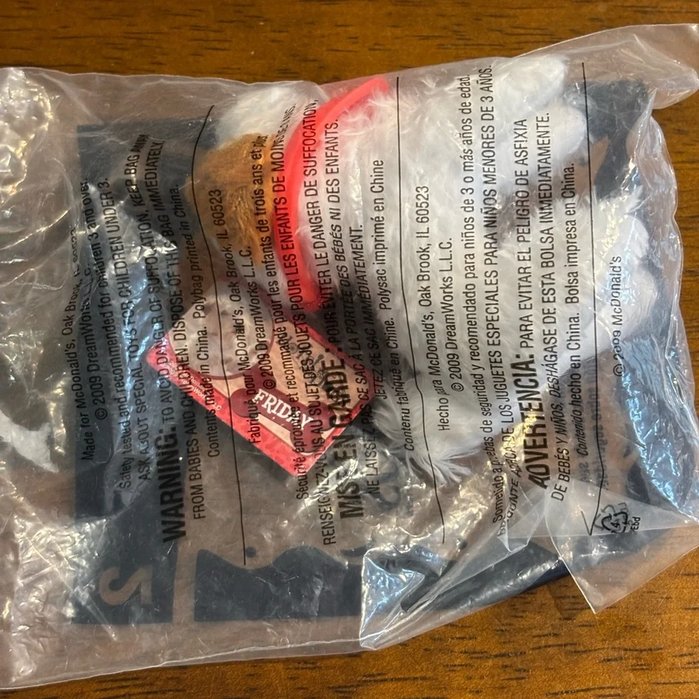 McDonald's❤️2009 Dreamworks M happy meal Toy Friday Hotel for Dogs